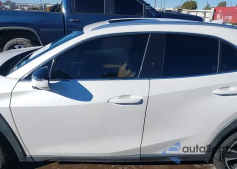 2019 Lexus Ux 200 z USA, uszkodzony, nr VIN JTHY3JBH3K2012961